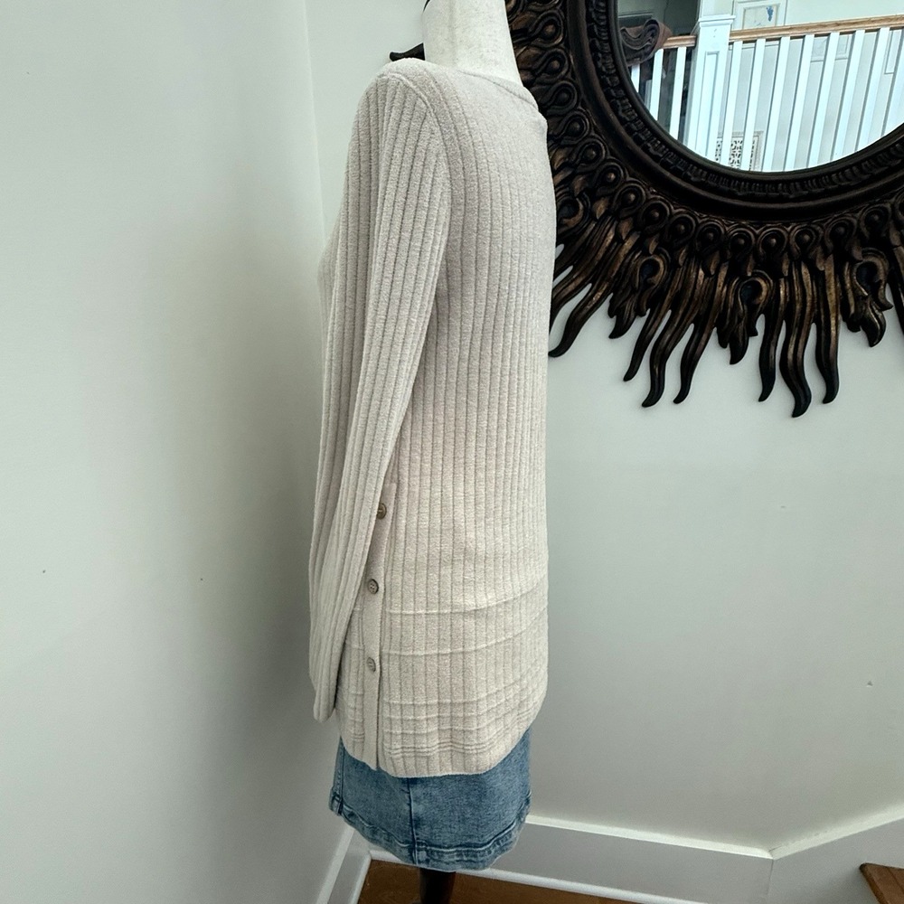 Barefoot Dreams Ribbed Pullover Sweater S Soft Taupe Side Button Tunic Cozy F/W - Picture 4 of 7